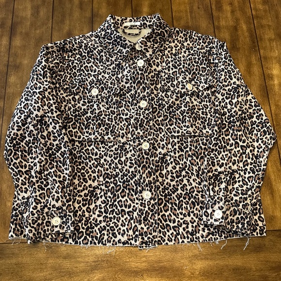 Easel leopard lightweight top/ jacket - Picture 1 of 3